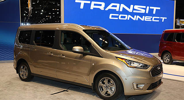 2019 Ford Transit exterio