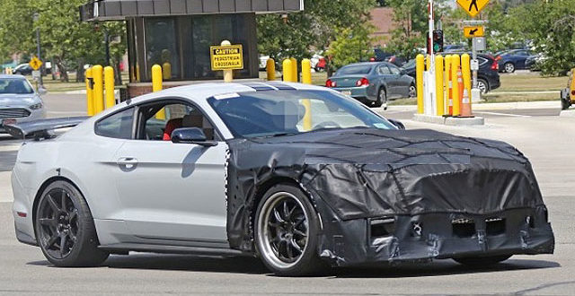 2019 Mustang Shelby GT500 spyshot