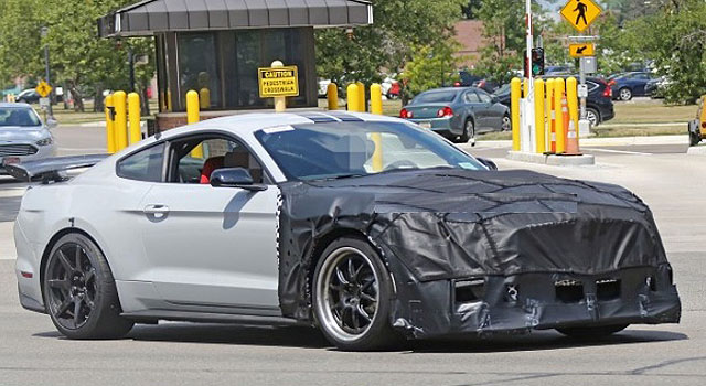 2019 Mustang Shelby GT500 spyshot