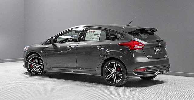 2019 Ford Focus ST showroom