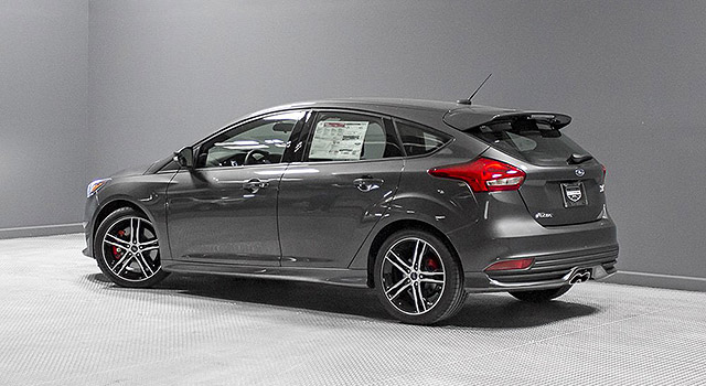 2019 Ford Focus ST showroom