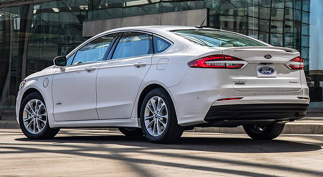 2019 Ford Fusion Energi side