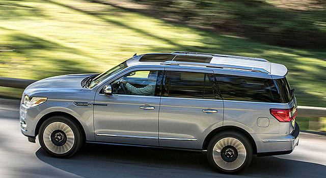 2019 Lincoln Navigator Hybrid exterior