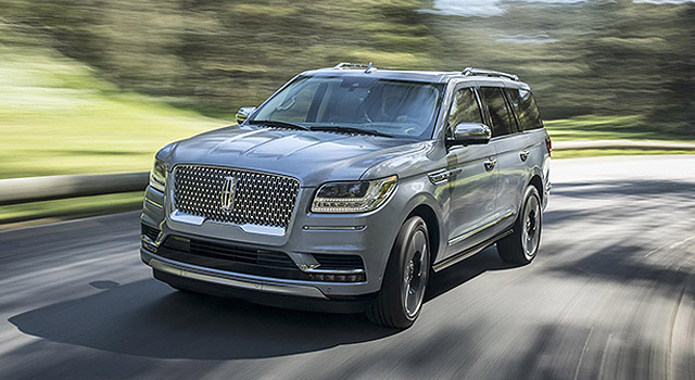 2019 Lincoln Navigator Hybrid front