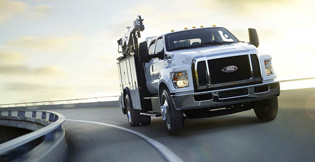 2019 Ford F-750 front