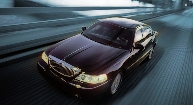 2019 Lincoln Town Car exterior