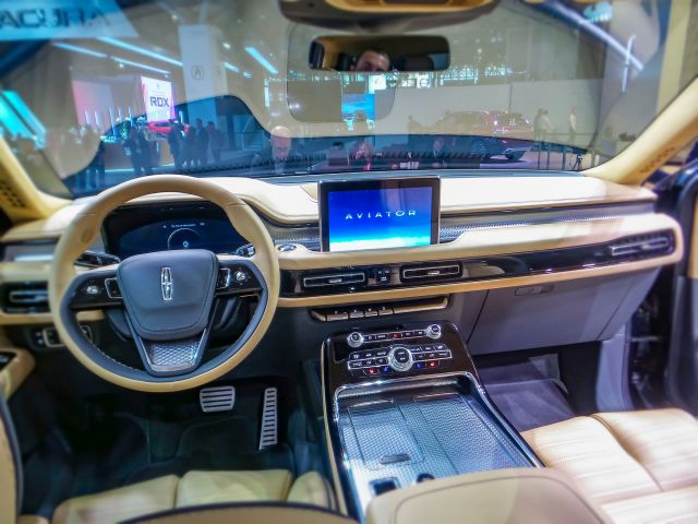 2020 Lincoln Aviator interior