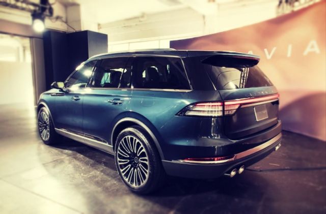 2020 Lincoln Aviator rear