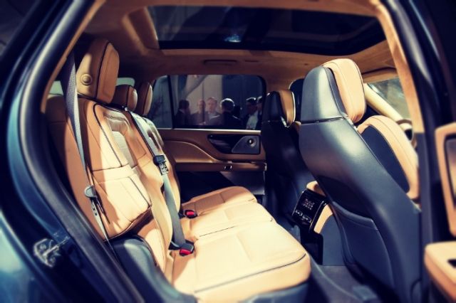 2020 Lincoln Aviator seats