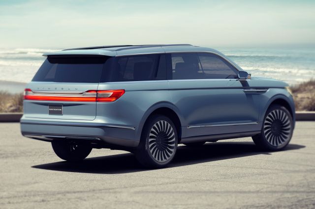 2020 Lincoln Navigator rear