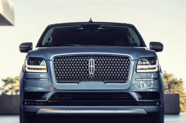 2020 Lincoln Navigator view