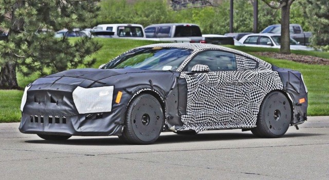 2020 Ford Mustang Shelby GT500 spy shot