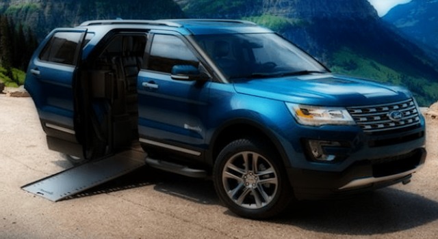 2020 Ford Explorer side