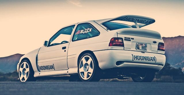 Ford Escort RS Cosworth exterior