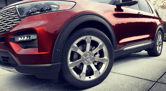 2020 Ford Explorer Platinum wheels