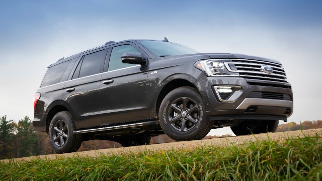 2021-Ford-Expedition-FX-Off-Road-Package-exterior.