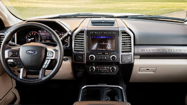 2022 Ford Super Duty interior