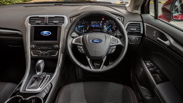 2023 Ford Mondeo interior