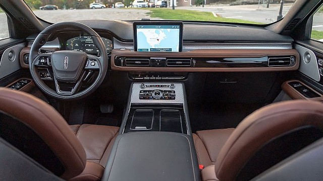 2023 Lincoln Aviator interior