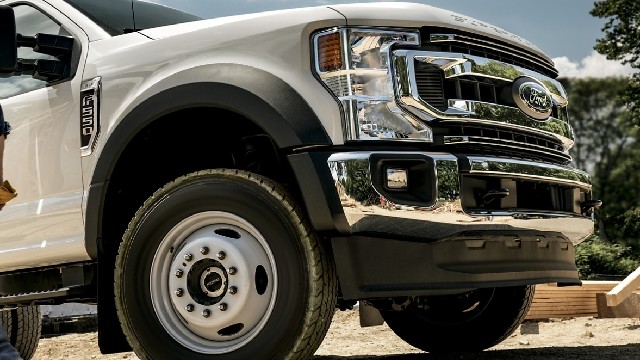 2023 Ford F-550 specs