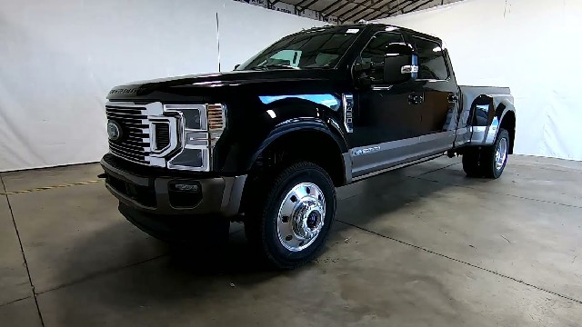 2023-ford-f-450-king-ranch-spotted-with-dually-setup-ford-tips