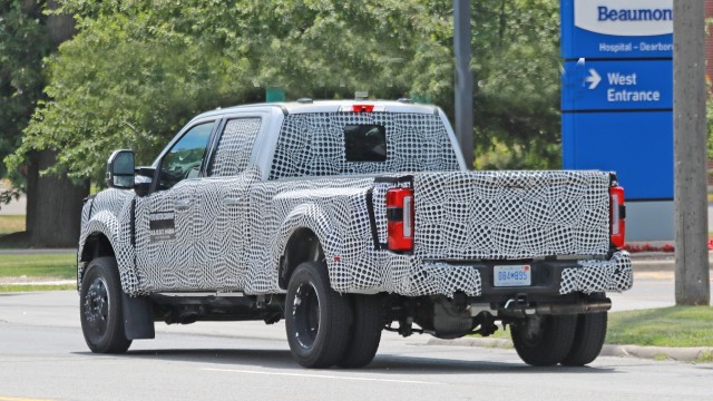 2023 Ford F-450 King Ranch spy photos